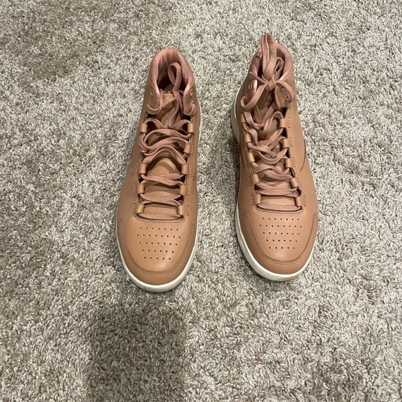 UA Sportstyle women’s high tops - Picture 2 of 4